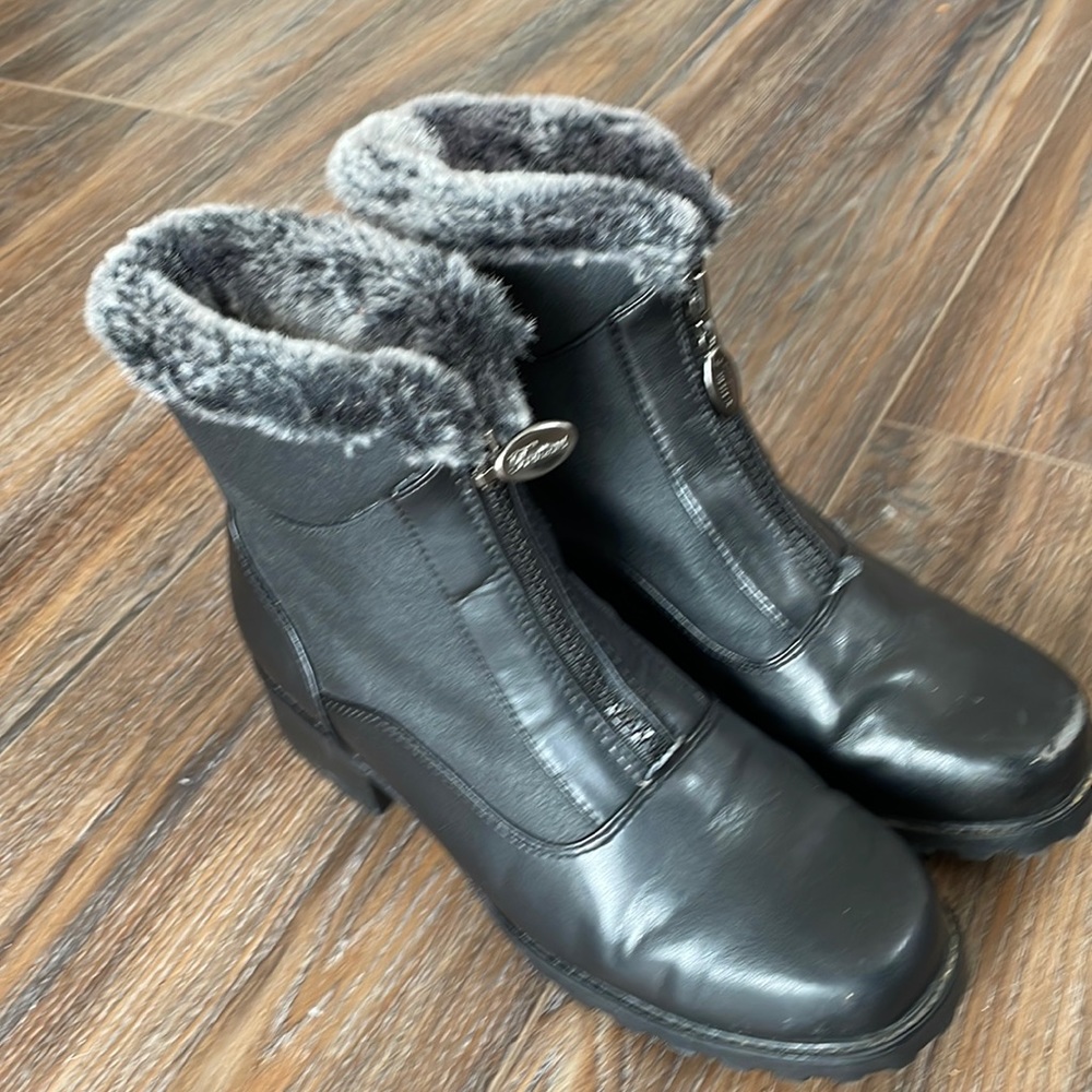 Trotters boots size 8.